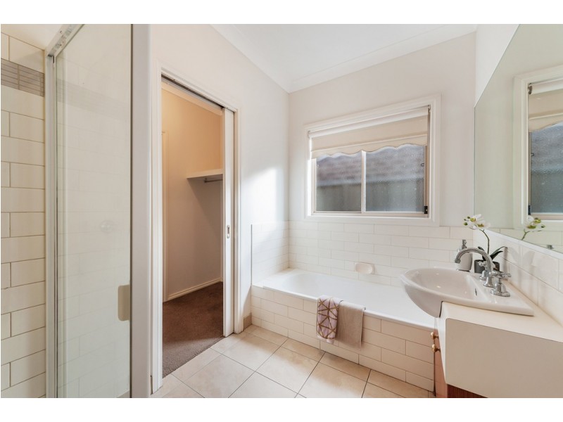 22 Westerfolds Loop, Craigieburn VIC 3064