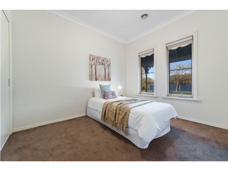 22 Westerfolds Loop, Craigieburn VIC 3064