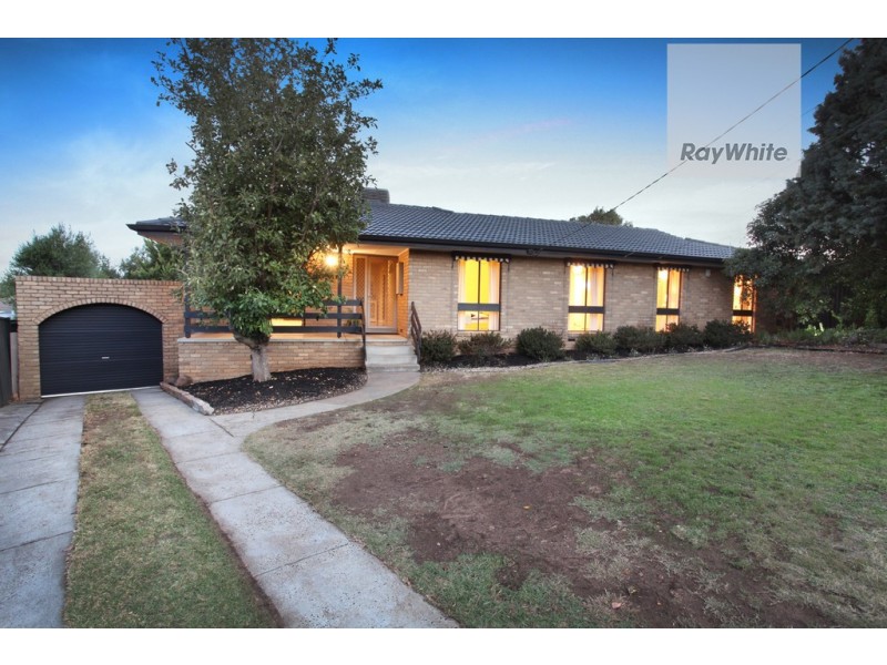11 Taunton Place, Gladstone Park VIC 3043