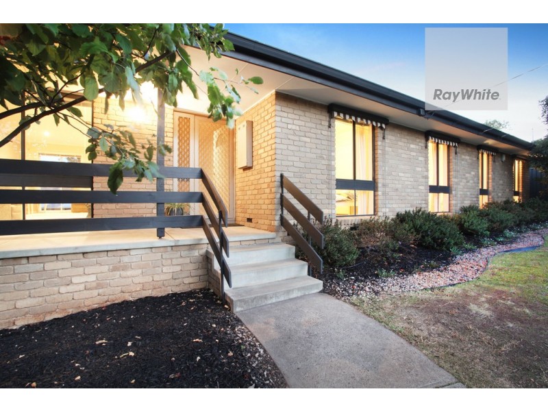 11 Taunton Place, Gladstone Park VIC 3043