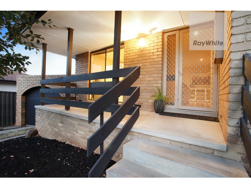 11 Taunton Place, Gladstone Park VIC 3043