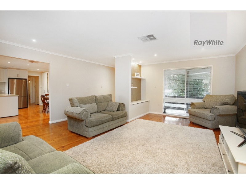 11 Taunton Place, Gladstone Park VIC 3043