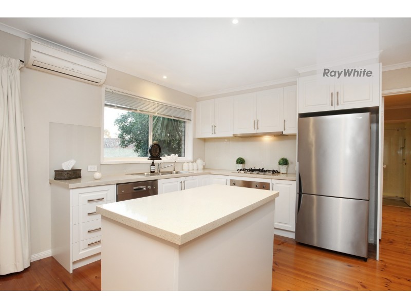 11 Taunton Place, Gladstone Park VIC 3043
