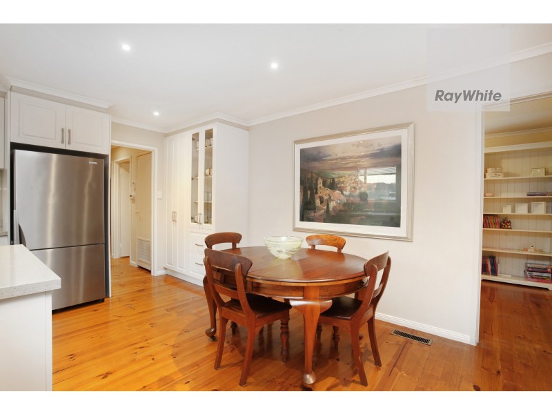 11 Taunton Place, Gladstone Park VIC 3043
