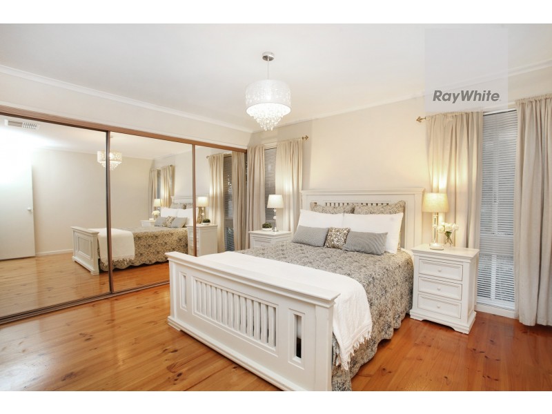 11 Taunton Place, Gladstone Park VIC 3043