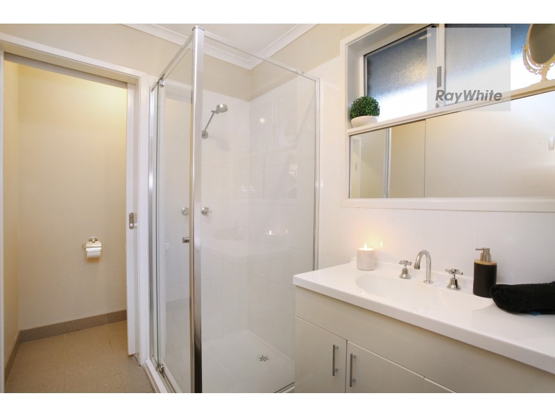 11 Taunton Place, Gladstone Park VIC 3043