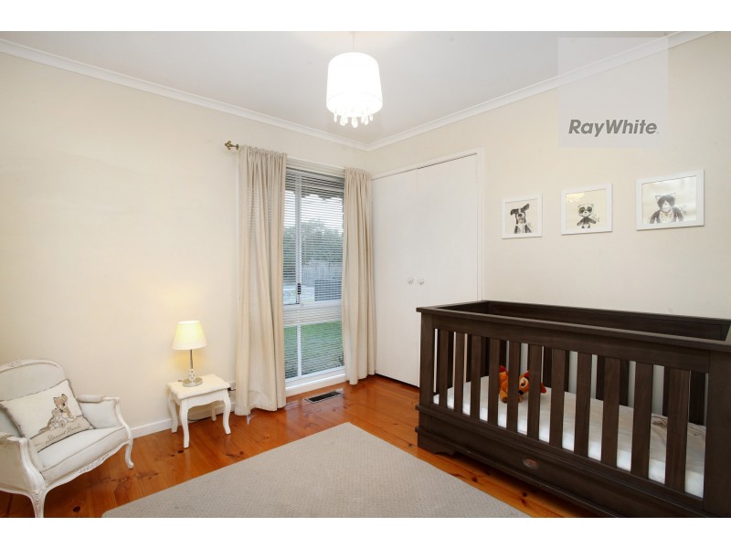 11 Taunton Place, Gladstone Park VIC 3043
