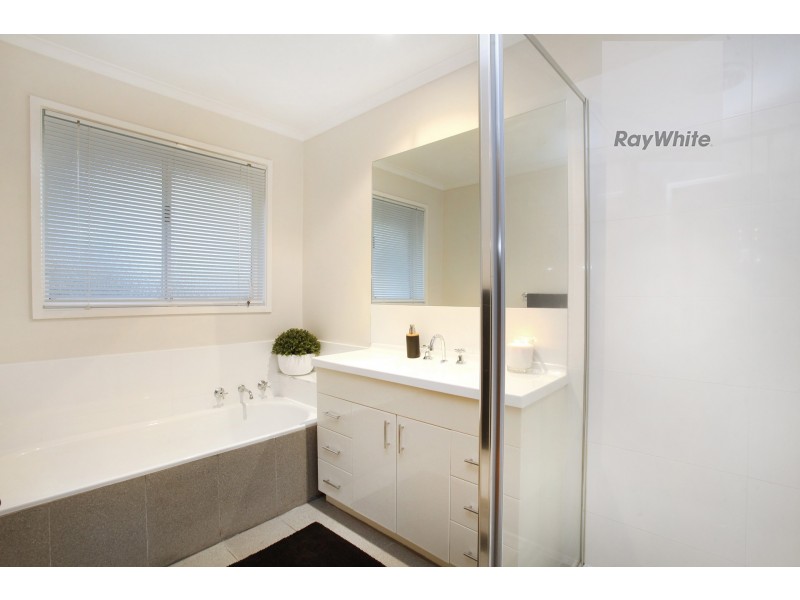 11 Taunton Place, Gladstone Park VIC 3043