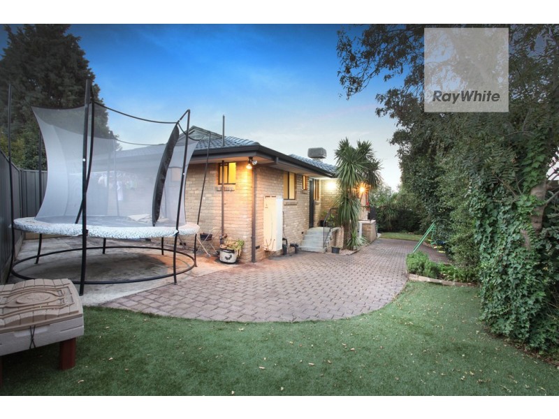 11 Taunton Place, Gladstone Park VIC 3043