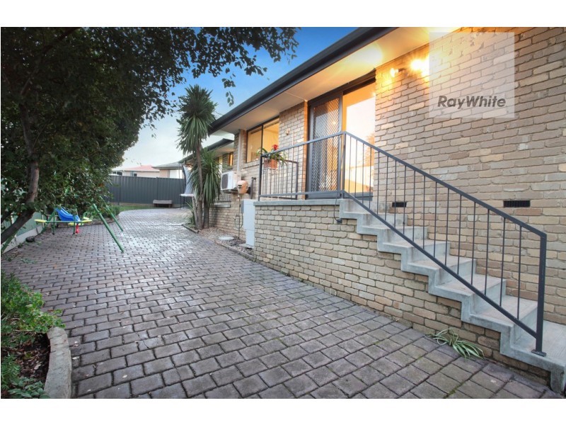 11 Taunton Place, Gladstone Park VIC 3043