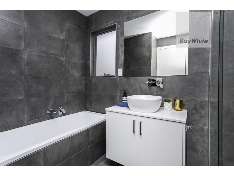 2/8 Warwick Place, Tullamarine VIC 3043