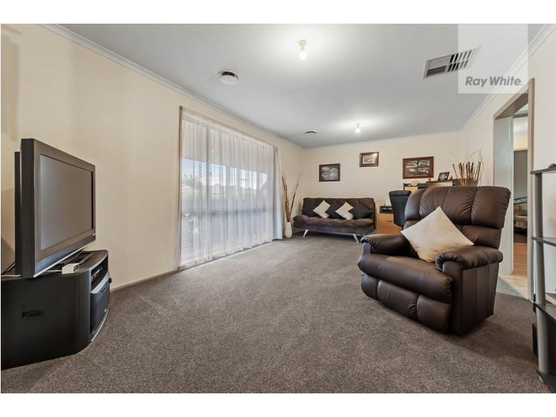 2 Yatton Place, Craigieburn VIC 3064