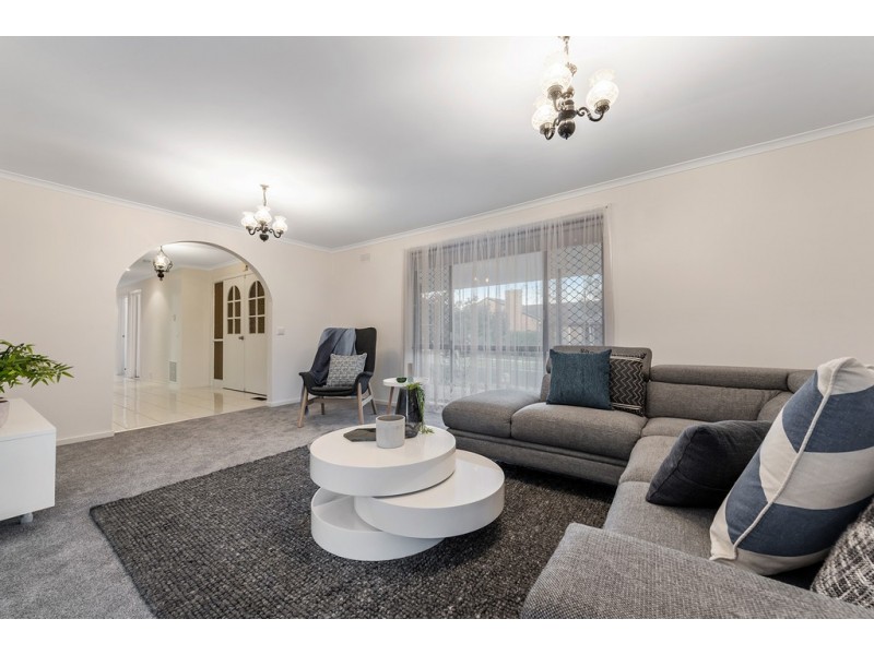 16 Carbine Way, Keilor Downs VIC 3038