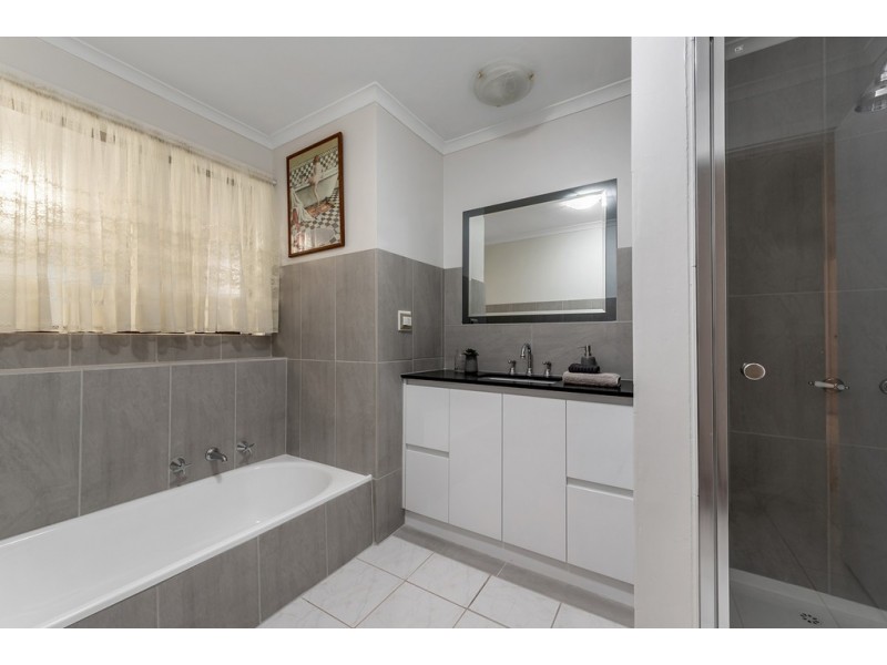 16 Carbine Way, Keilor Downs VIC 3038