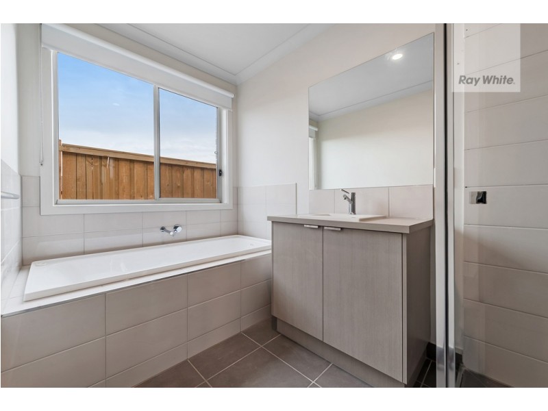 7 Canning Drive, Mickleham VIC 3064