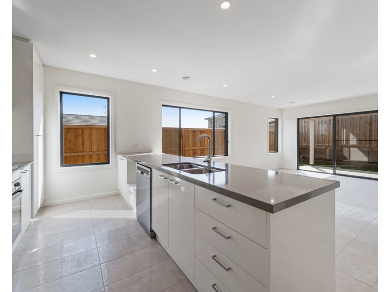 14 Mietta Terrace, Greenvale VIC 3059