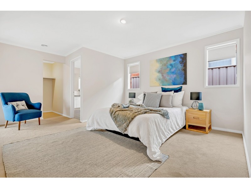 29 Bowral Loop, Craigieburn VIC 3064