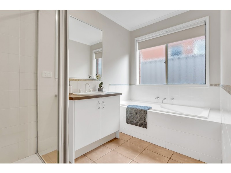 29 Bowral Loop, Craigieburn VIC 3064