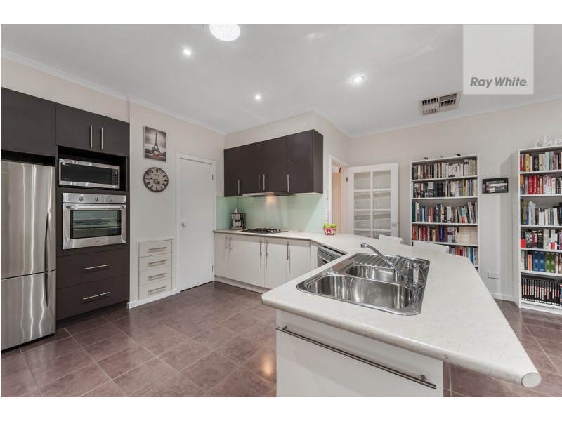 16 Burniston Avenue, Craigieburn VIC 3064