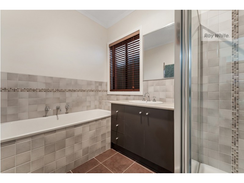 16 Burniston Avenue, Craigieburn VIC 3064