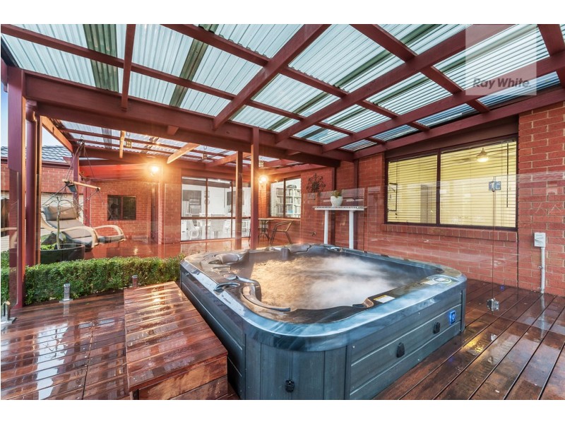 16 Burniston Avenue, Craigieburn VIC 3064