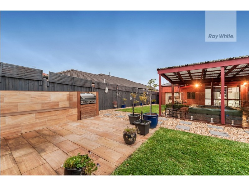 16 Burniston Avenue, Craigieburn VIC 3064
