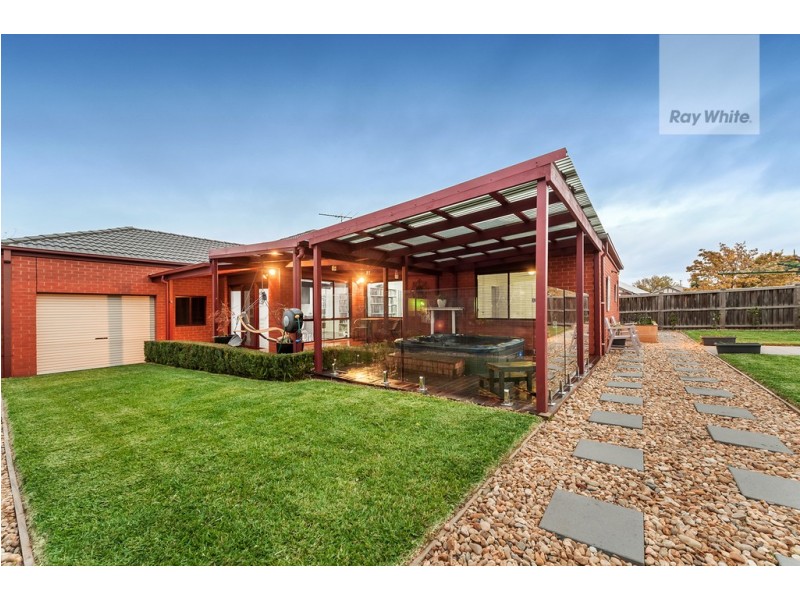 16 Burniston Avenue, Craigieburn VIC 3064