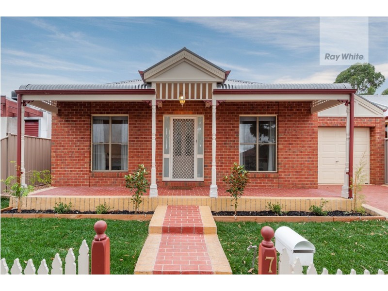 7 Bowman Glen, Craigieburn VIC 3064