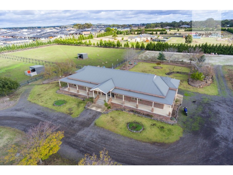 5 Lakeview Drive, Mickleham VIC 3064