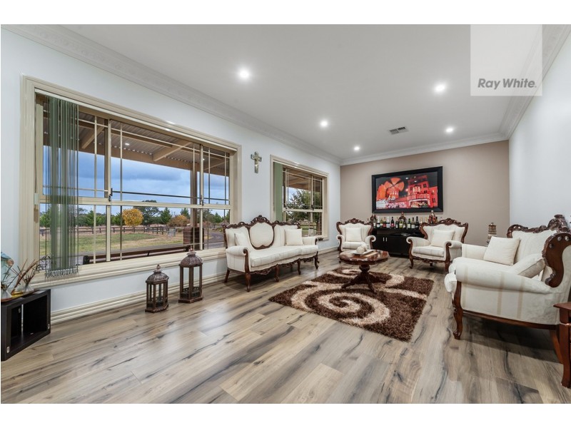 5 Lakeview Drive, Mickleham VIC 3064