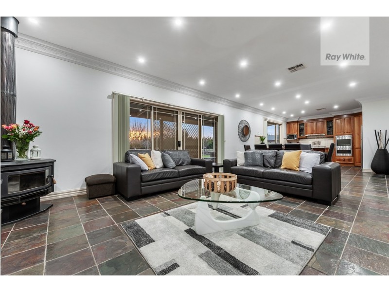 5 Lakeview Drive, Mickleham VIC 3064