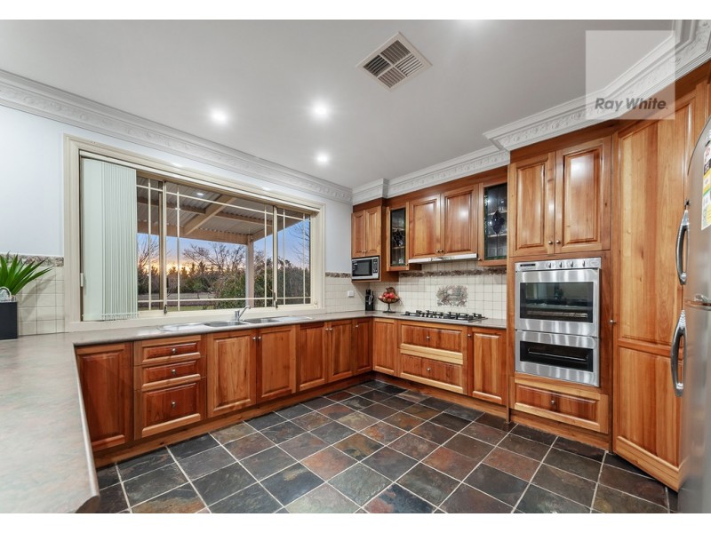 5 Lakeview Drive, Mickleham VIC 3064