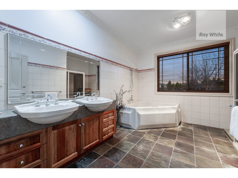 5 Lakeview Drive, Mickleham VIC 3064