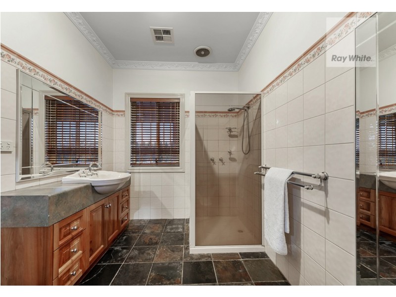 5 Lakeview Drive, Mickleham VIC 3064