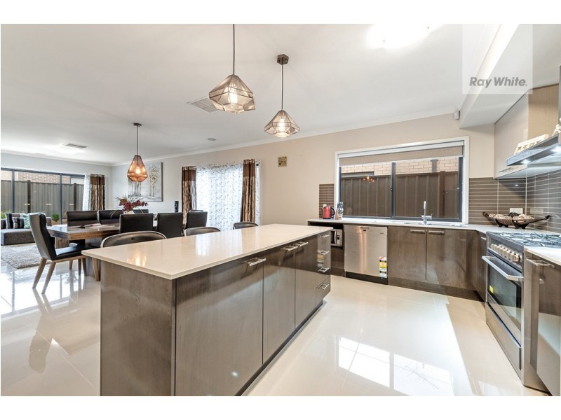 10 Admiration Drive, Craigieburn VIC 3064