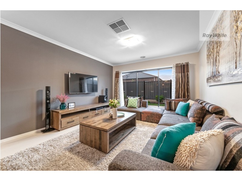 10 Admiration Drive, Craigieburn VIC 3064