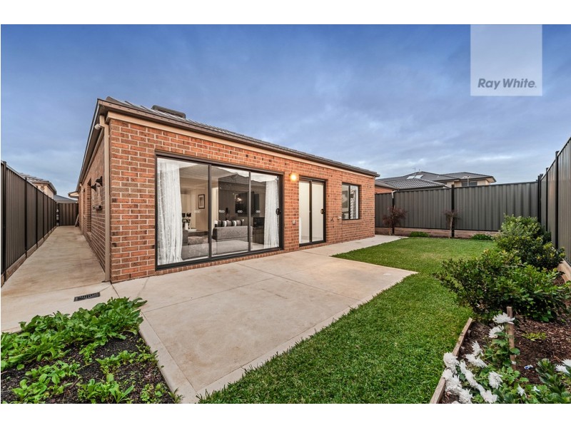 10 Admiration Drive, Craigieburn VIC 3064