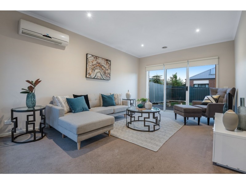 12 Millstream Pass, Craigieburn VIC 3064