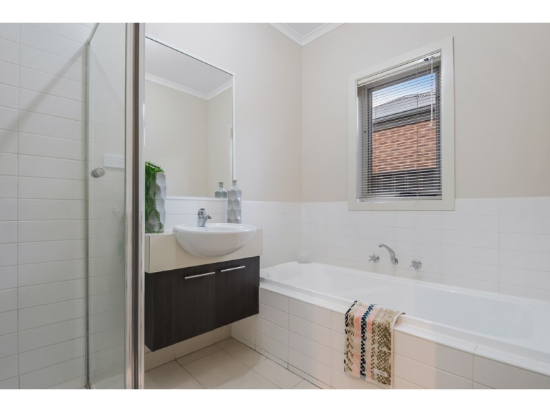 12 Millstream Pass, Craigieburn VIC 3064