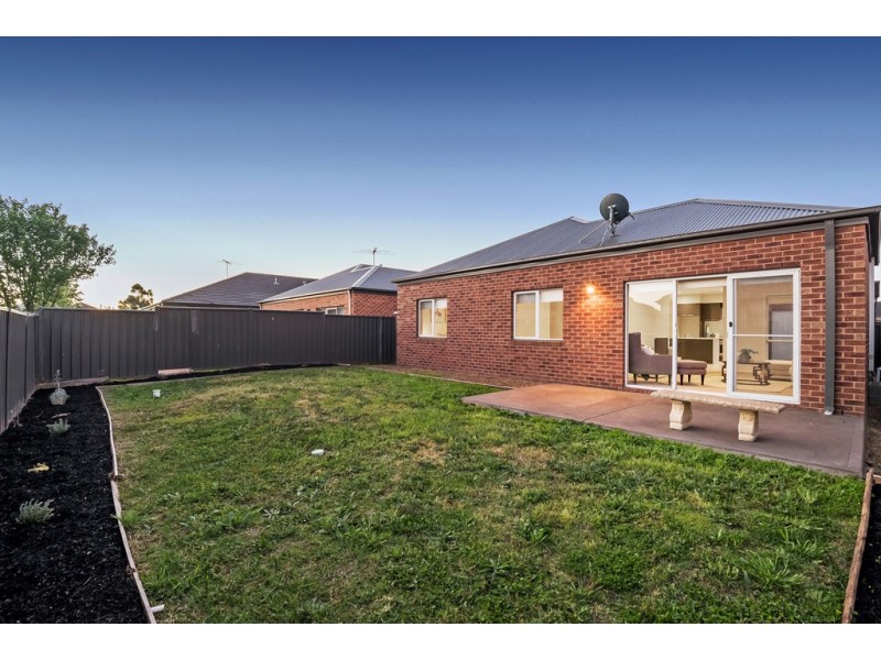 12 Millstream Pass, Craigieburn VIC 3064