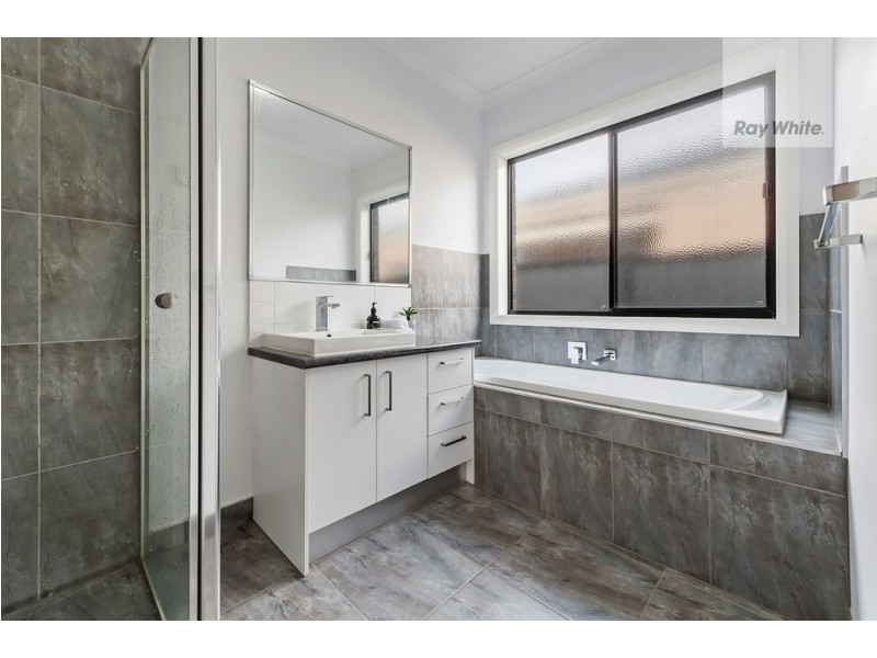 10 Plum Street, Craigieburn VIC 3064