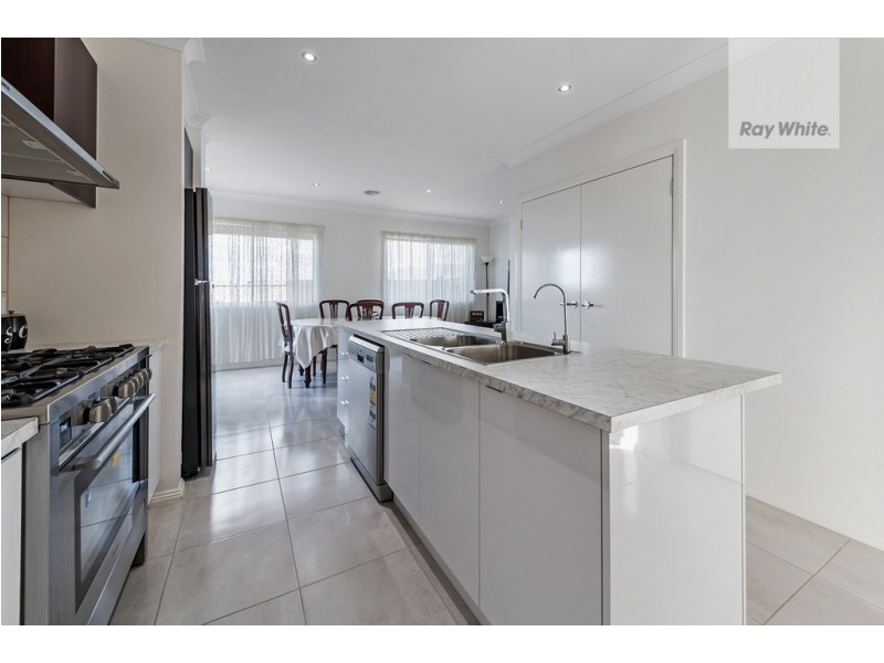 10 Landsdowne Avenue, Mickleham VIC 3064