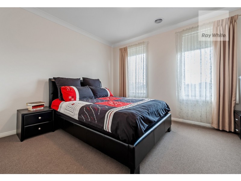 10 Landsdowne Avenue, Mickleham VIC 3064