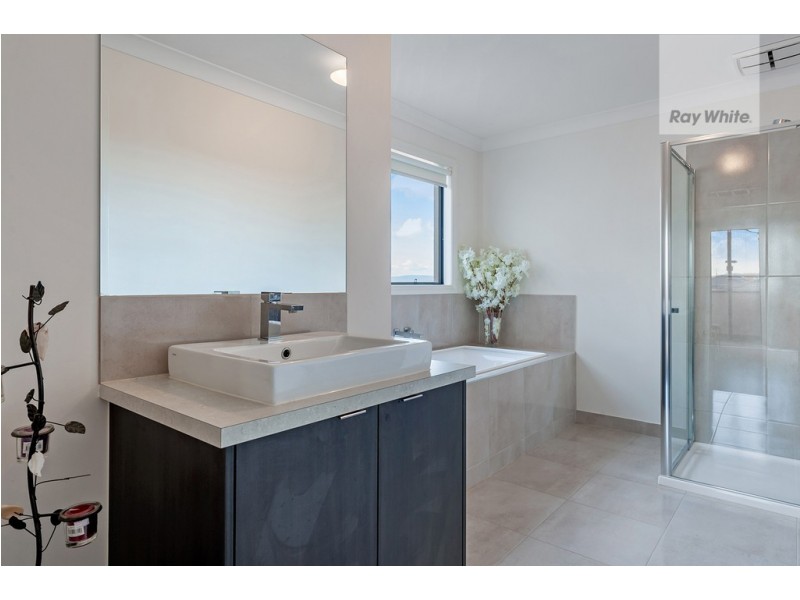 10 Landsdowne Avenue, Mickleham VIC 3064