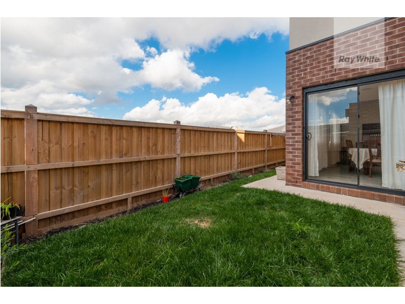 10 Landsdowne Avenue, Mickleham VIC 3064