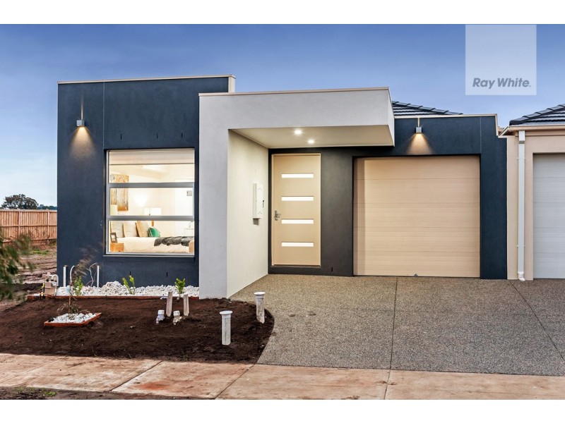 8 Pasture Drive, Mickleham VIC 3064