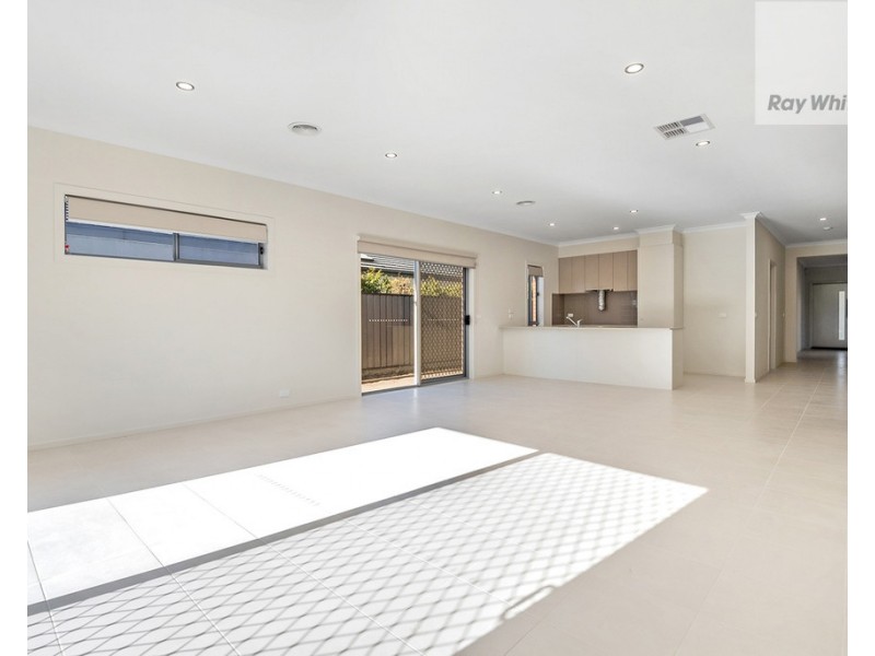 16 Whitfield Street, Craigieburn VIC 3064