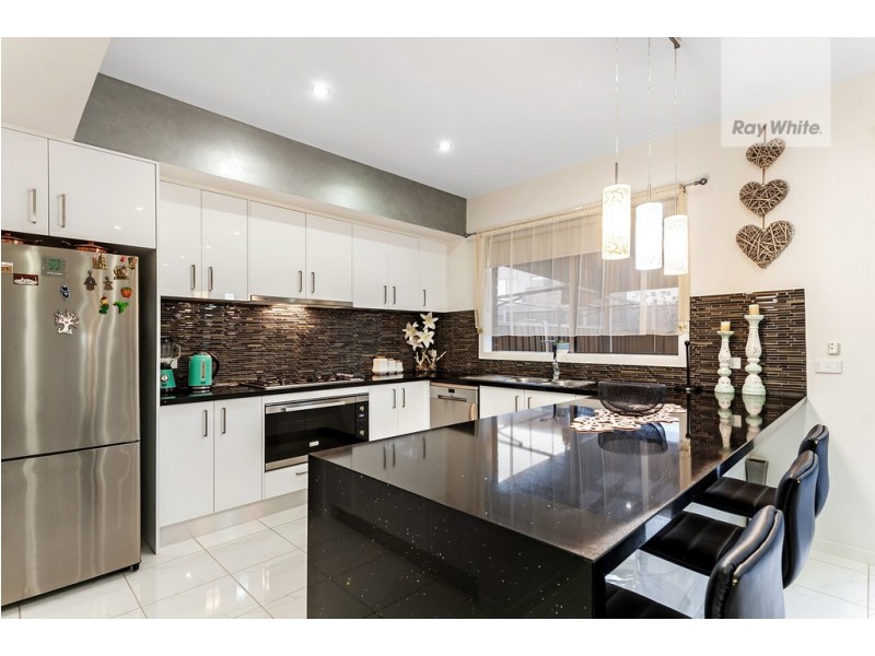 12 Cavell Drive, Craigieburn VIC 3064