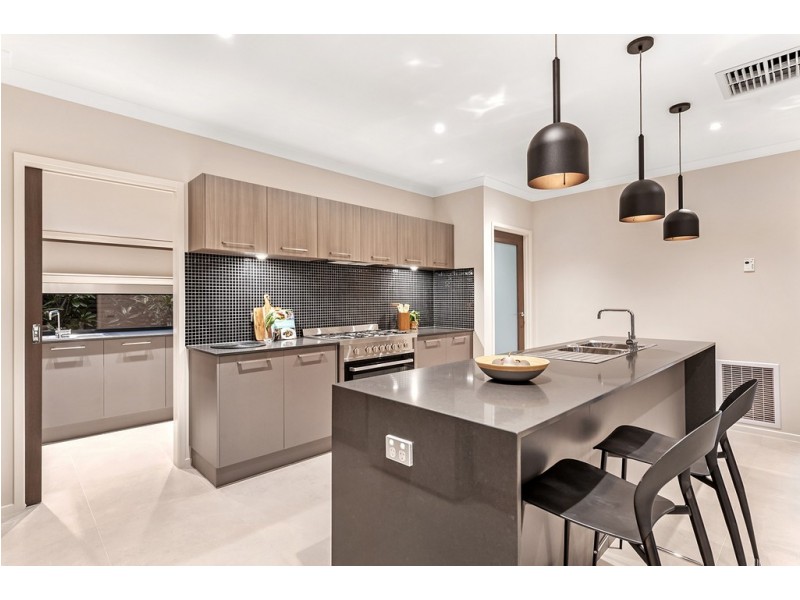 31 Dashing Road, Craigieburn VIC 3064