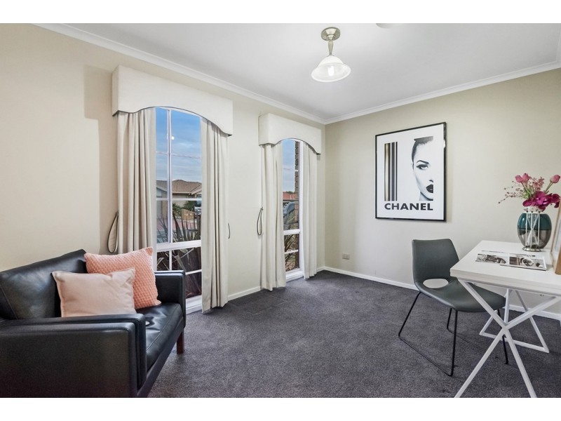 6 Ramsbury Street, Craigieburn VIC 3064